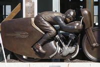 Si no pagas me llevo la estatua