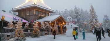 Uma vila remota na Lapônia vem se vendendo como “Aldeia do Papai Noel” há anos. Agora sofre os estragos do turismo 