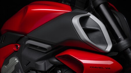Ducati Diavel V4 2023 001