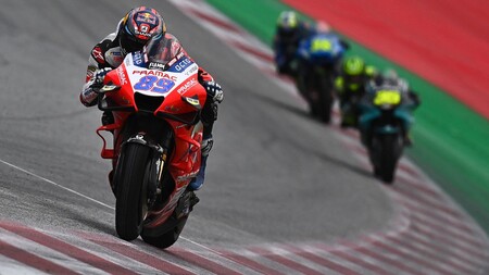 ¡Histórico! Jorge Martín bate a Joan Mir para ganar su primera carrera de MotoGP y accidente de Dani Pedrosa