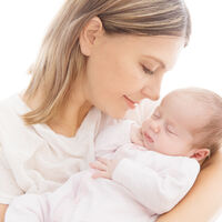 Vivir un postparto en plena pandemia puede resultar muy duro: nueve consejos que te ayudarán a sobrellevarlo mejor