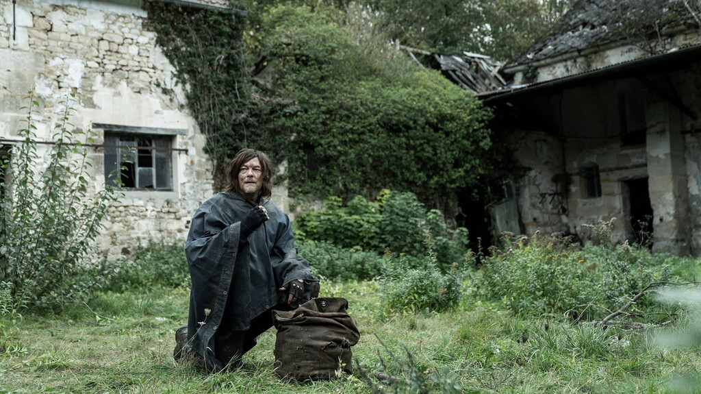Ni con la vista de un lince puede verse, pero la última serie de The Walking Dead cuenta con un cameo imposible de Norman Reedus justo nada más empezar. Noticias en tiempo real
