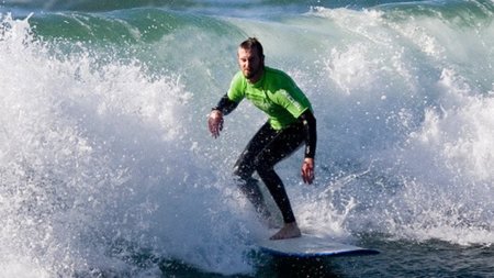 Qué trabajar en el gimnasio para optimizar la práctica de surf