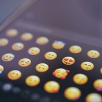 Pensábamos que usar muchos emojis era de inmaduros. La psicología acaba de demostrar que es todo lo contrario