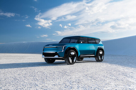 El Kia EV9 es un enorme SUV eléctrico de siete plazas con una carrocería tallada con machete