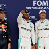 Pole de Lewis Hamilton ante su público en Silverstone