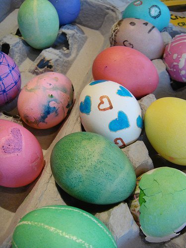 Hoy vamos a pintar huevos de Pascua