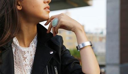 QBracelet es la elegante pulsera que nos podrá ayudar a salvar nuestro smartphone
