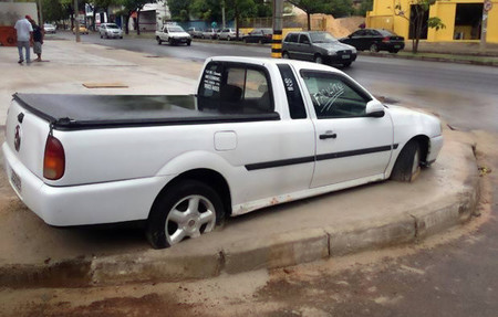 Si te dicen que muevas el coche porque van a echar cemento... mueve el coche