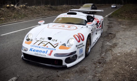 Este Porsche 911 GT1 de calle se deja ver en vídeo... ¡y es una auténtica locura!