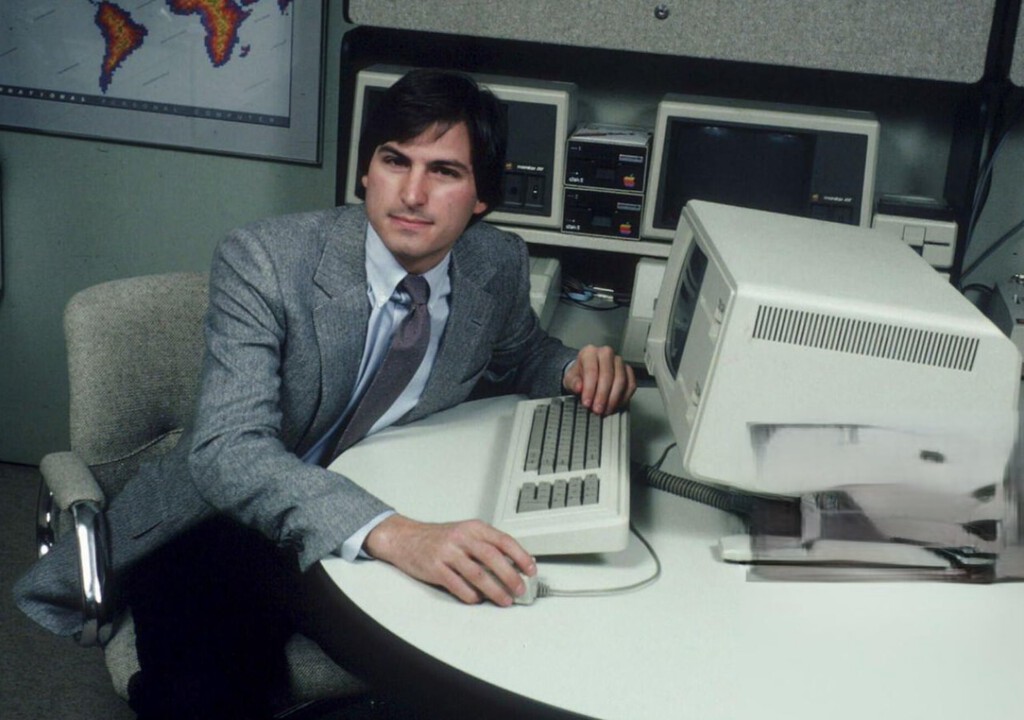 Compró 7.000 ordenadores a Apple para revenderlos mejorados, pero Steve Jobs prefirió recuperarlos y enterrarlos en un vertedero 