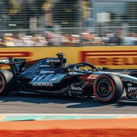 George Russell desvela todos los ases de Mercedes, Max Verstappen se estrella y Fernando Alonso casi hace un milagro 