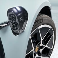 Los autos eléctricos evolucionan tan rápido que les sucederá lo que a tus teléfonos viejos: ya no serán compatibles con los últimos cargadores 