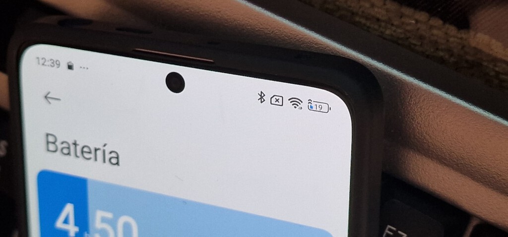 El icono de batería de mi Xiaomi se me ha puesto en azul y siempre ha estado verde. Ahora sé el motivo