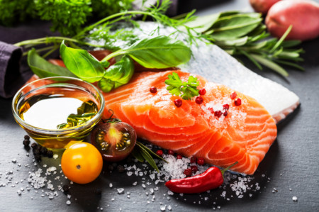 El balance calórico importa, pero la calidad de los alimentos más