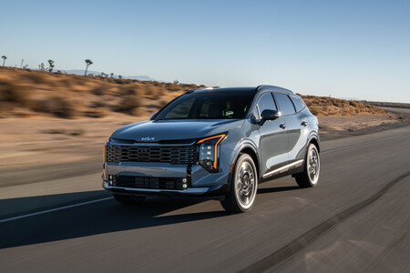 SUV prático com motor híbrido turbo e 7 anos de garantia. É um modelo de 2027 e faz 1.230 km com um tanque.
