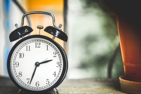 Cómo mejorar tu salud levantándote 15 minutos antes