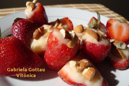 Fresas rellenas. Receta saludable