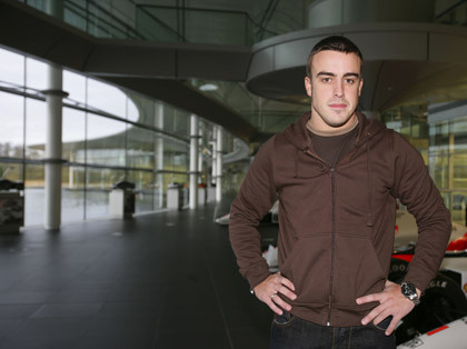 Fernando Alonso hace horas extra en Woking