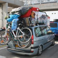 Circular con objetos que sobresalen del auto no está prohibido en CDMX, pero sí te pueden multar si no tramitas el permiso