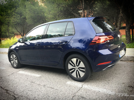 Volkswagen e-Golf trasera