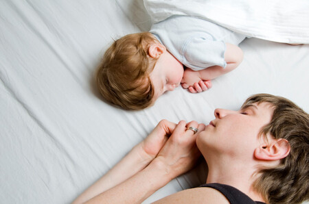 13 cosas que no debes decir a los padres que hacen colecho con sus hijos