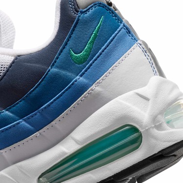 Nike ha lanzado las zapatillas con los tonos del dentífrico y la estética que dominó en los 2000 y que ahora regresa a conquistar tu armario del verano 