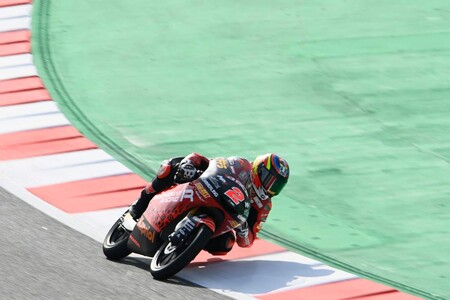 Gabriel Rodrigo domina el viernes de Moto3 ante un público que ha vuelto a las gradas de Barcelona-Catalunya