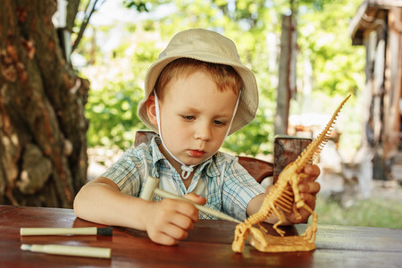 Comprobado científicamente: la obsesión de tu hijo por los dinosaurios beneficia a su cerebro
