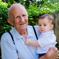La preciosa historia de un centro que es residencia de ancianos y escuela infantil a la vez
