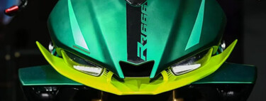 Deportiva con cuatro cilindros, monobrazo y alerones. Ojo porque las motos chinas cada vez tienen mejor pinta