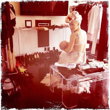 Ahora que P!nk ya tiene a la niña medio criada nos vuelve a dar el cante