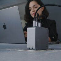 Se acabó tener un cargador por cada iPhone, MacBook o iPad: este adaptador cuatro en uno baja de precio con una oferta flash 