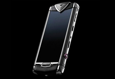 Vertu presenta su primer móvil con pantalla táctil