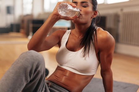 Cardio en casa sin máquinas: los ejercicios que no te puedes saltar