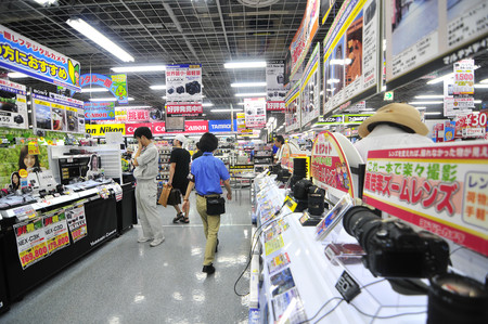 El mercado japonés de cámaras digitales en 2018-19: Las ventas siguen cayendo y sólo Fujifilm y Sony aumentan sus ingresos