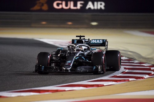 Drama de Ferrari en Baréin: Vettel se pone nervioso, a Leclerc se le rompe el motor y gana Lewis Hamilton 