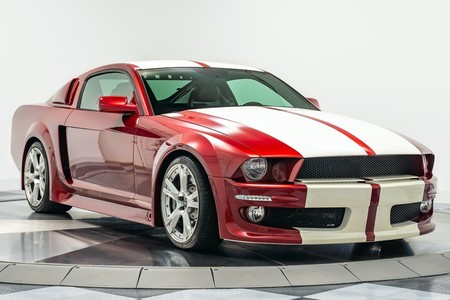 Esto pasa cuando eres fan de Lamborghini y del Mustang... tienes mucho dinero y tiempo libre