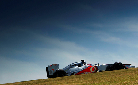 Jenson Button toma el relevo y marca el mejor tiempo para McLaren