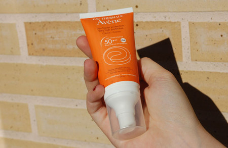 Probamos la crema solar SPF 50+ para la cara de Avène