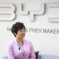 Stella Li, vicepresidenta ejecutiva de BYD: “El próximo año tendremos nuestro primer coche con baterías de estado sólido”