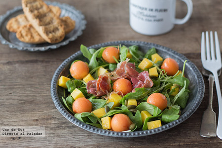 Ensalada de papaya, mango y jamón tostado. Receta