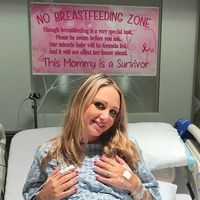 "Zona de no amamantar", el cartel de una madre sobreviviente de cáncer que recuerda la importancia de no juzgar