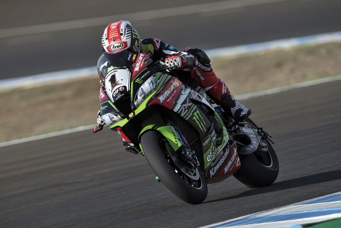 La Ducati de Marco Melandri regala inesperadamente la primera victoria de Jerez a Jonathan Rea