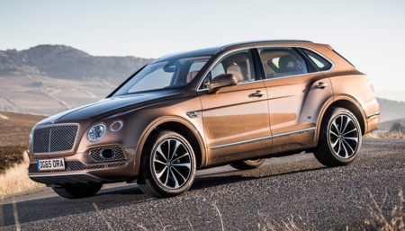 2017 Bentley Bentayga Front Three Quarter 07