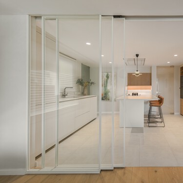 Vuelven las cocinas cerradas, así es la nueva tendencia que promueve el fin de los espacios abiertos 