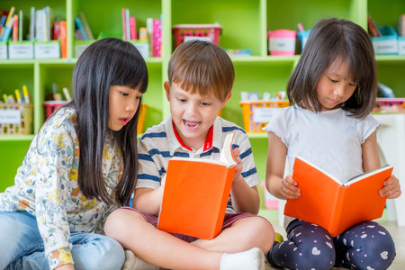 23 libros para estimular y educar a los niños, clasificados por edades, recomendados por una experta en Montessori