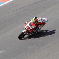 ¡Sorpresa! Khairul Idham Pawi se marca una victoria exagerada sobre el asfalto húmedo de Argentina