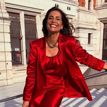 Nuria Roca tiene las New Balance 9060 más cómodas del otoño, y son perfectas para tus looks de oficina