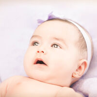 Pendientes en el bebé: qué métodos existen para hacer los agujeros, cuándo es el mejor momento y qué tener en cuenta